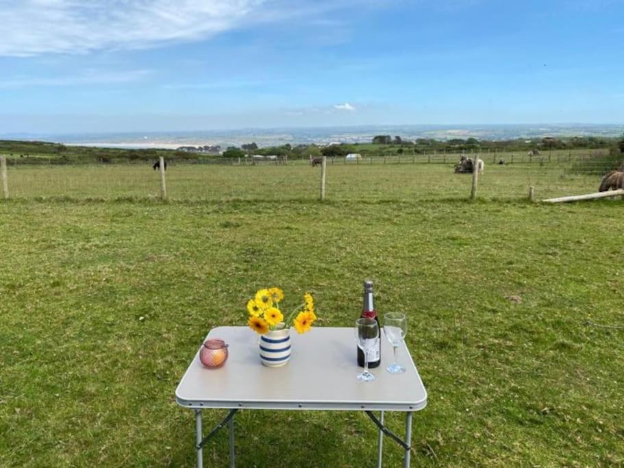 Lily Cosy Campervan With Sea Views & Amazing Sunrises St Ives 外观 照片